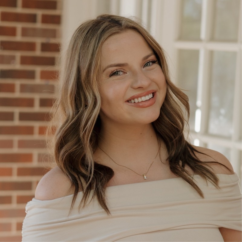 We are thrilled to share that Josie Kenkel has officially joined the team full-time as our newest Graphic Designer here at Seldin Company!